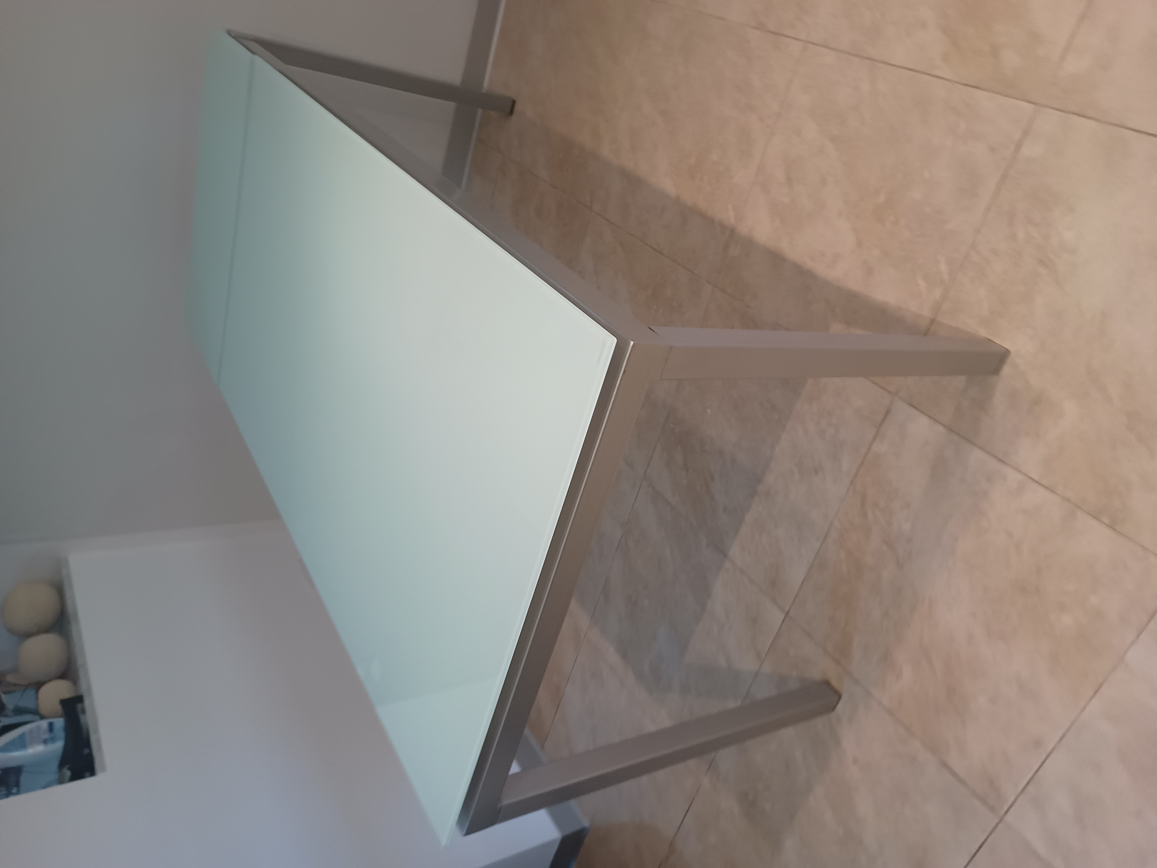 Extendable Glass Dinner Table and 6 Chairs